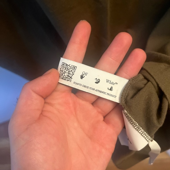 Off-white olive green diagonal tee-seasonal release - Picture 3 of 5